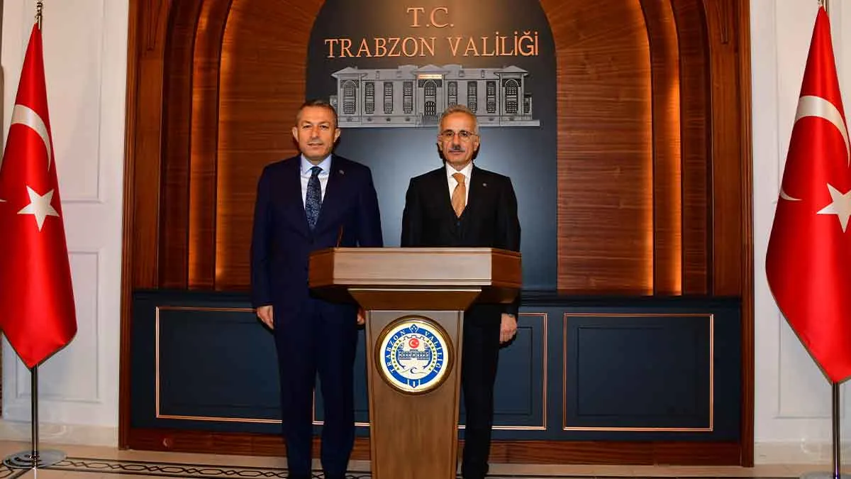 Bakan-Uraloğlu'ndan-Trabzon-Valisine-ziyaret