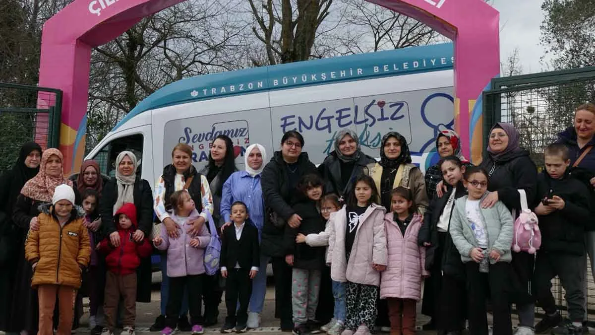 Çocuklar-tatilde-Çilekli-Düşler-Köyü'ne-yoğun-ilgi-gösterdi