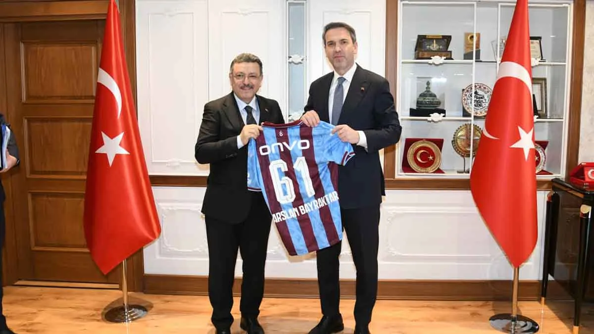 Enerji-ve-Tabii-Kaynaklar-Bakanı-Alparslan-Bayraktar-Trabzon'a-geldi