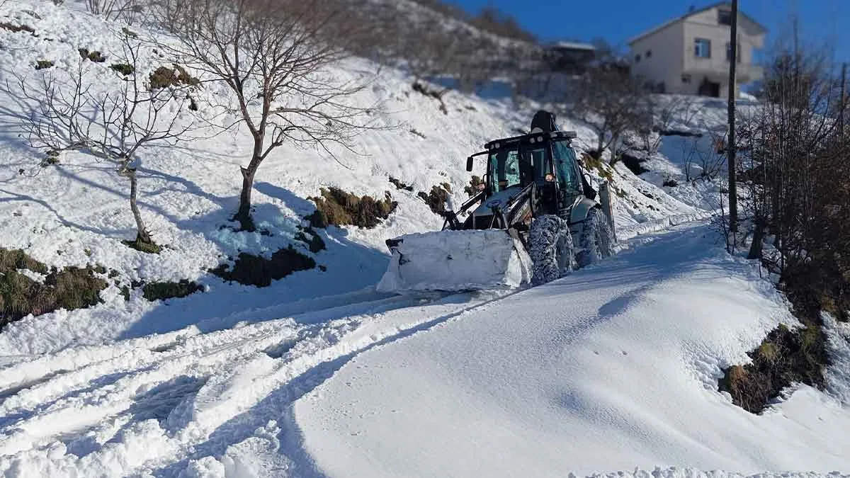Trabzon’da-kardan-kapanan-yollar-açıldı