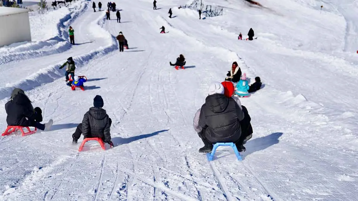 Trabzon'da-koruma-altındaki-çocuklar-kayak-tatiliyle-eğlendi