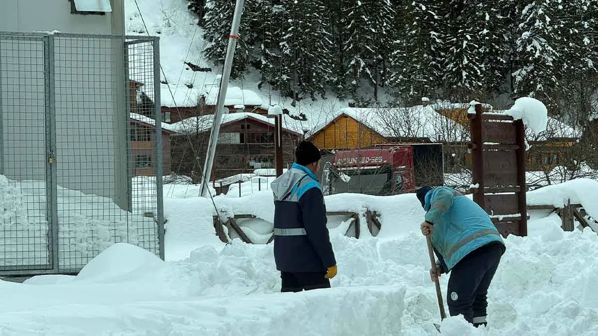 Uzungöl-Kış-Festivali-için-hazırlıklar-tam-gaz-devam-ediyor