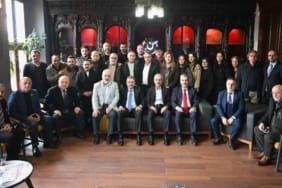 Bakan-Uraloğlu-Trabzon'da-gazetecilerle-bayramlaştı