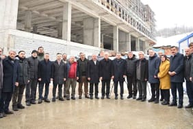 Başkan-Genç-Pazar-Yeri-ve-Gençlik-Merkezi-inşaatında-incelemelerde-bulundu