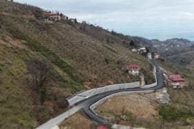 Başkan-Genç-Sürmene'de-heyelan-olan-bölgede-incelemelerde-bulundu