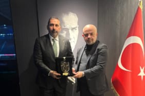 Maç öncesi dostluk yemeği