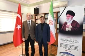 Rektör-Çuvalcı-İran-Başkonsolosluğu’nu-ziyaret-etti