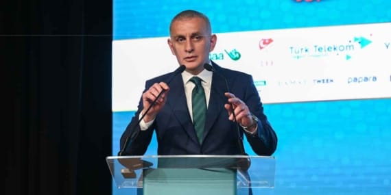 Kupa maçı için Antalya’ya giden Trabzonspor taraftarları, TFF’ye isyan etti 13 TFF Başkanı İbrahim Hacıosmanoğlu