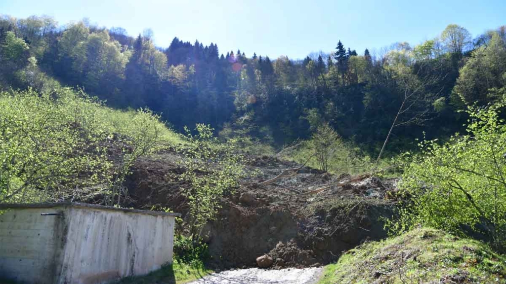 Okcular Mahallesinde heyelan oldu