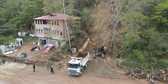 Trabzon’da-14-mahallede-heyelan-yaşandı