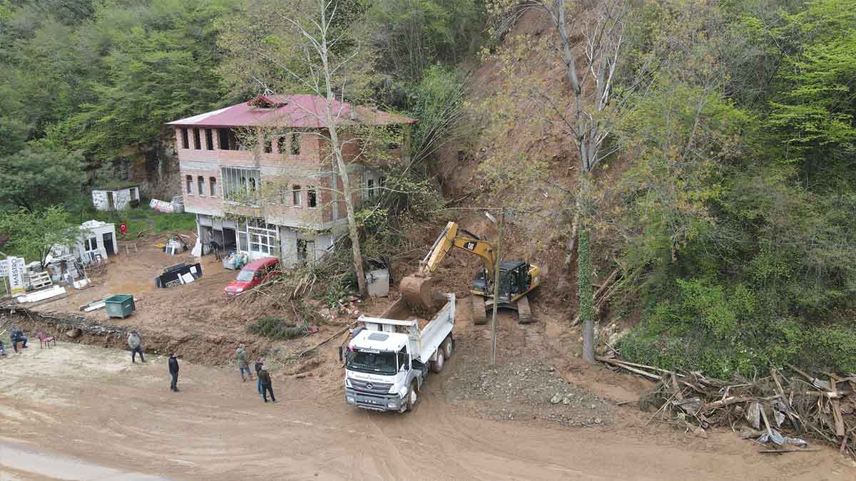 Trabzon’da-14-mahallede-heyelan-yaşandı