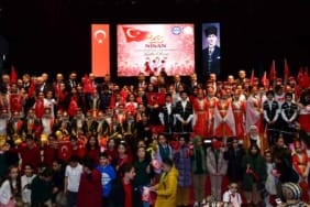 Trabzon'da-23-Nisan-coşkuyla-kutlandı