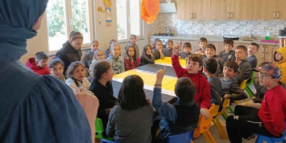 Trabzon'da-Çilekli-Düşler-Köyü'ne-çocuklardan-yoğun-ilgi