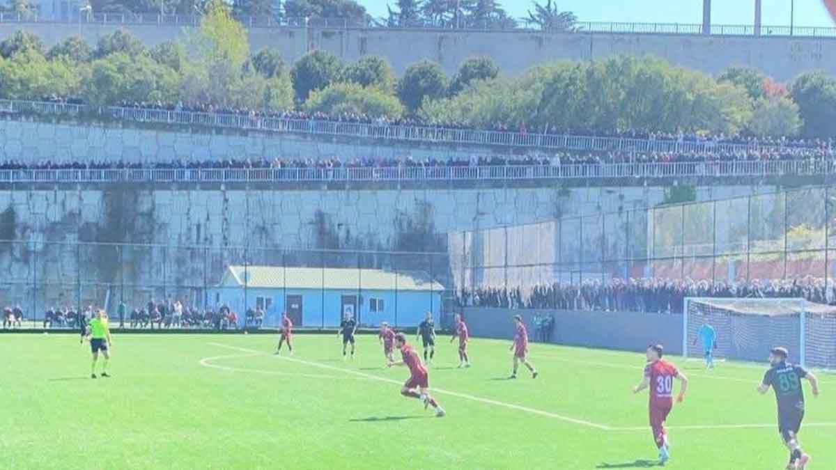 Trabzon’da-maçı-izlemek-isteyen-taraftarlar-yollara-taştı