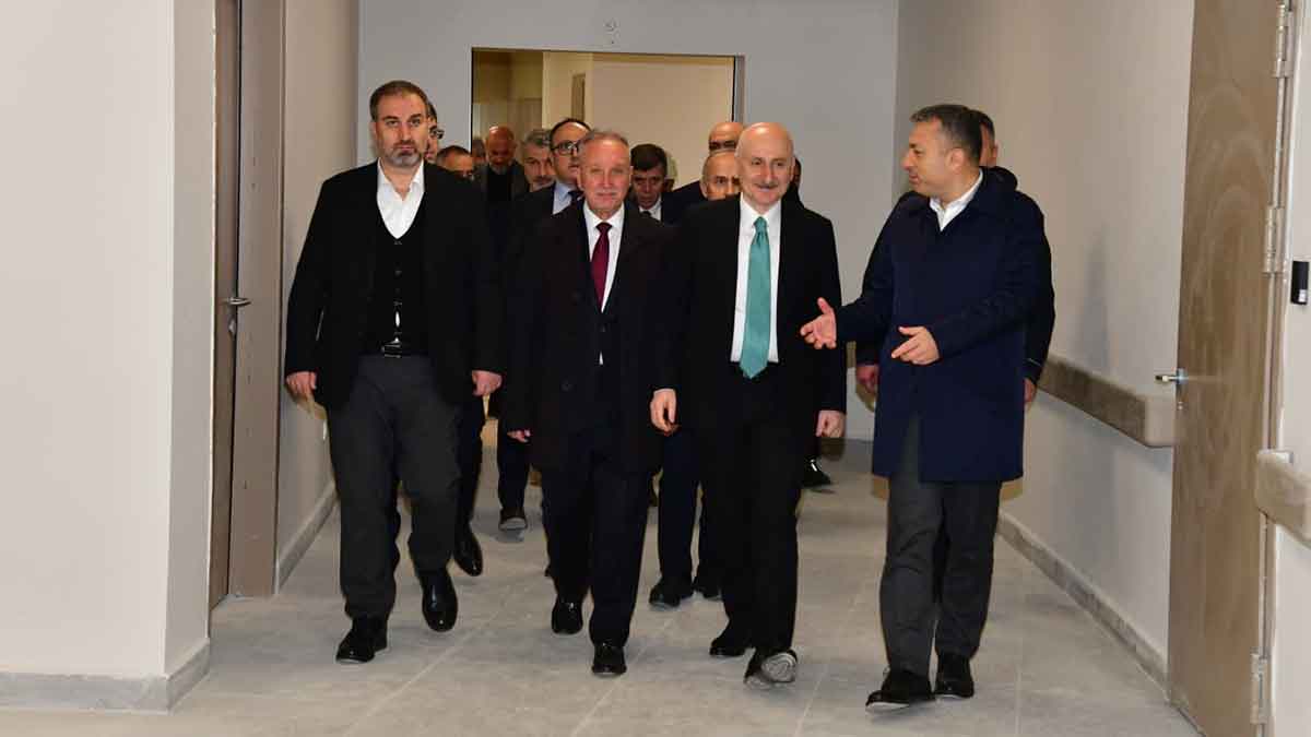 Trabzonlu-vekiller-Şehir-Hastanesi'nde-incelemelerde-bulundu