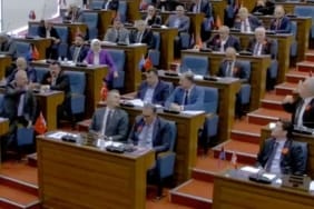 trabzon-meclisinde-metres-tartismasi