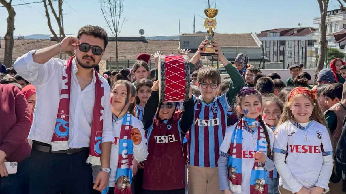 trabzonsporlu minikler istanbulda derbi sevinci