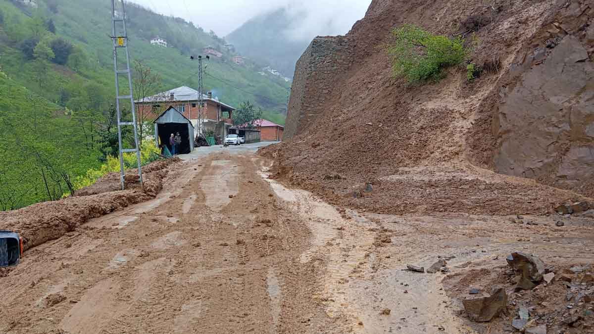 Trabzon'da-aşırı-yağışlar-heyelan-getirdi
