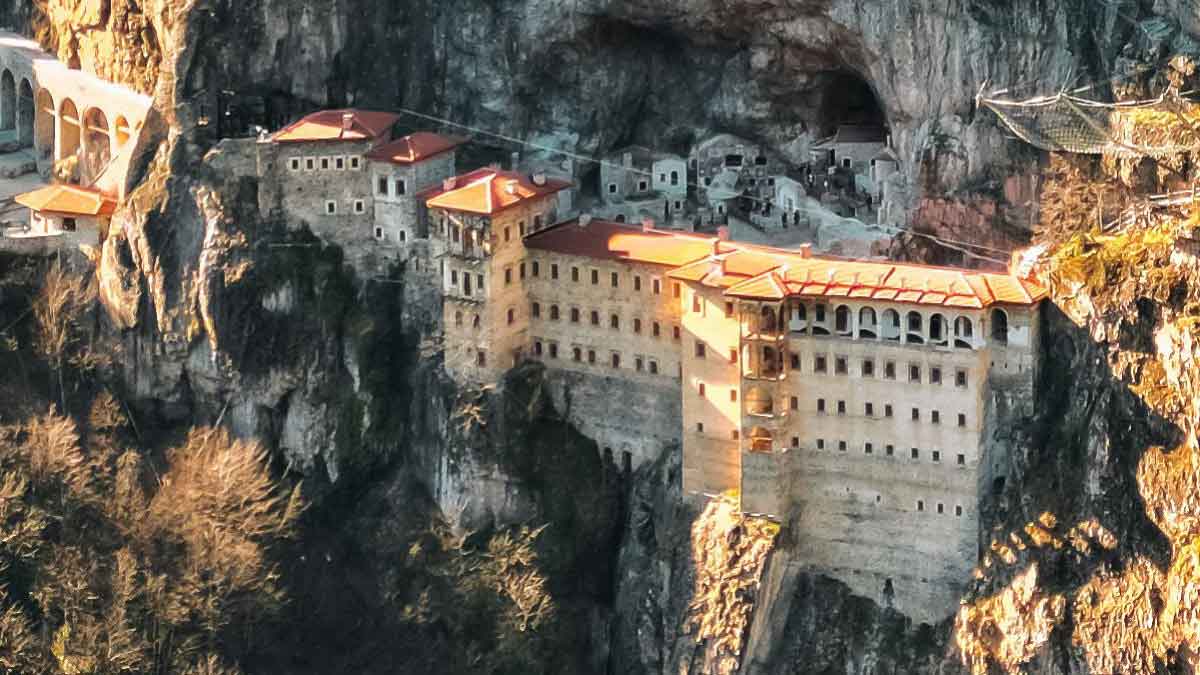 Sümela Manastırı’nda tehlikeli görüntü 4 sumela-manastiri