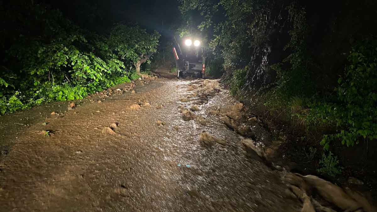 Trabzon’da yağışlar heyelan getirdi 8 trabzon-arakli-heyelan-haberi