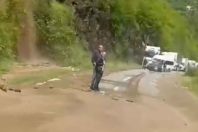 Trabzon’da heyelan yolu kapattı 1 trabzon-arakli-heyelan-haberi