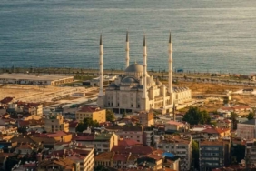 Trabzon’un dev camisinde tepki çeken görüntü 1 trabzon-cami-haberi