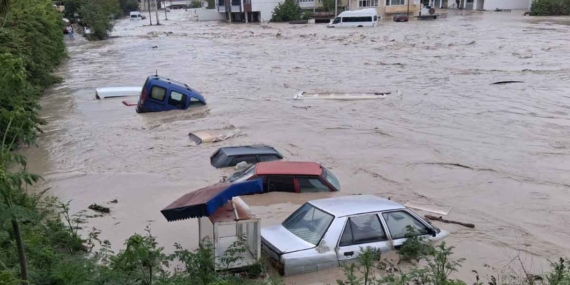 Samsun’u vuran heyelanda Trabzon ekipleri yardıma koştu 10 trabzondan-havzaya-yardim-eli