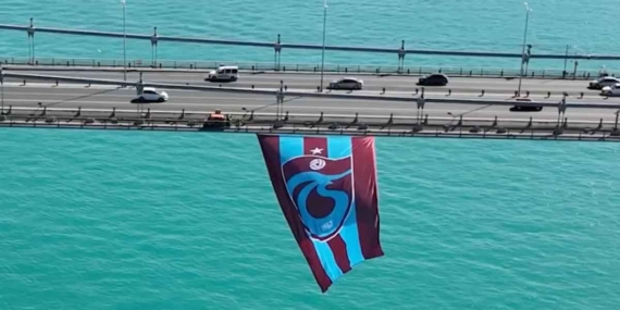 Dev Trabzonspor bayrağı İstanbul Boğazı’na asıldı 7 trabzonspor-istanbul-bogazi-bayrak