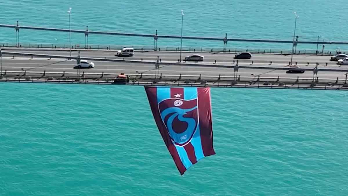 Dev Trabzonspor bayrağı İstanbul Boğazı’na asıldı 25 trabzonspor-istanbul-bogazi-bayrak