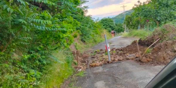 Trabzon’da arazisinden yol geçen vatandaş, yolu tel çekip kapattı 10 arazisinden-gecen-yolu-kapatti