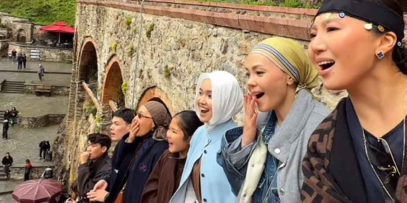 Kazakistanlı influencerlar Trabzon’u ziyaret etti 7 kazakistanli-fenomenler-trabzonda