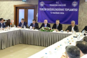 Trabzon’da turizm toplantısı siyasi parti oturumuna döndü 1 trabzon-turizm-toplantisi