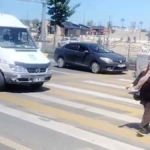 Trabzon’da yayaların yolun karşısına geçme mücadelesi eleştiri konusu oldu 30 trabzon-yaya-gecidi-sorunu