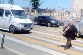 Trabzon’da yayaların yolun karşısına geçme mücadelesi eleştiri konusu oldu 1 trabzon-yaya-gecidi-sorunu