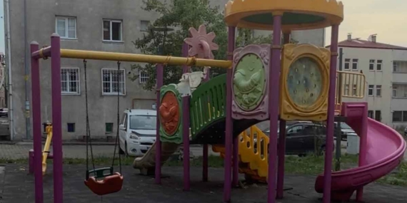Trabzon’da çocuk parkı tehlike saçıyor 10 trabzonda-cocuk-parki-tehlike-saciyor