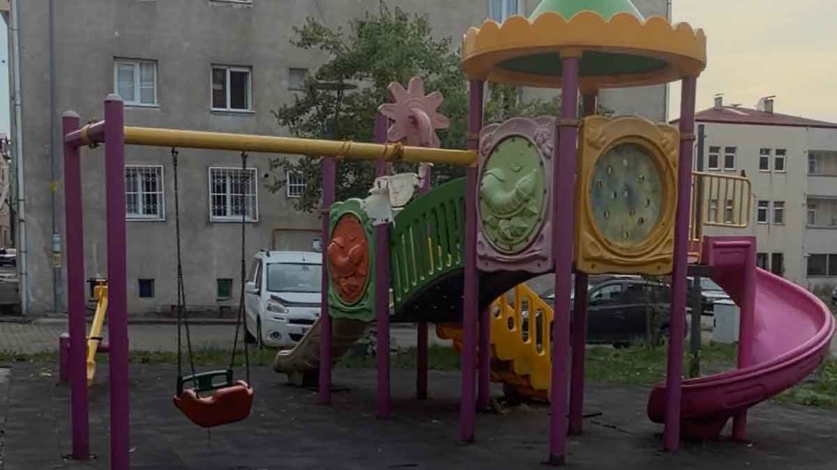 Trabzon’da çocuk parkı tehlike saçıyor 10 trabzonda-cocuk-parki-tehlike-saciyor